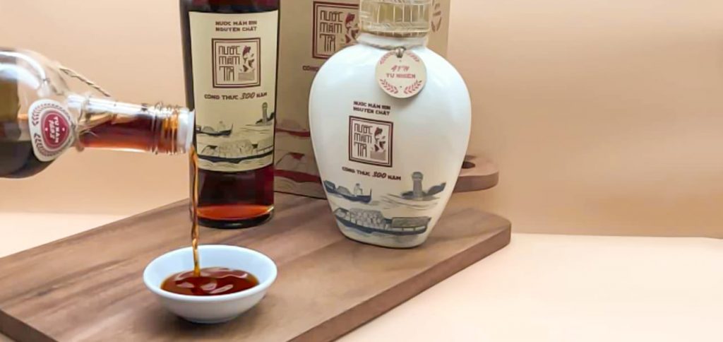 Câu chuyện ông cháu và nước mắm truyền thống